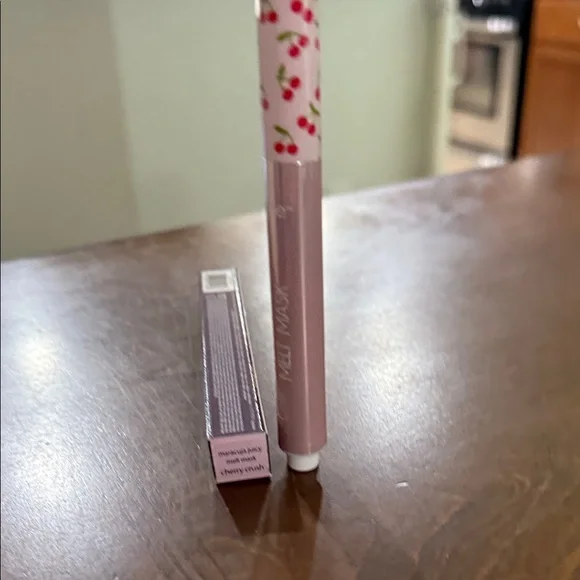 Tarte Maracuja Juicy Melt Mask in Pink and Purple Packaging - Picture 3 of 3